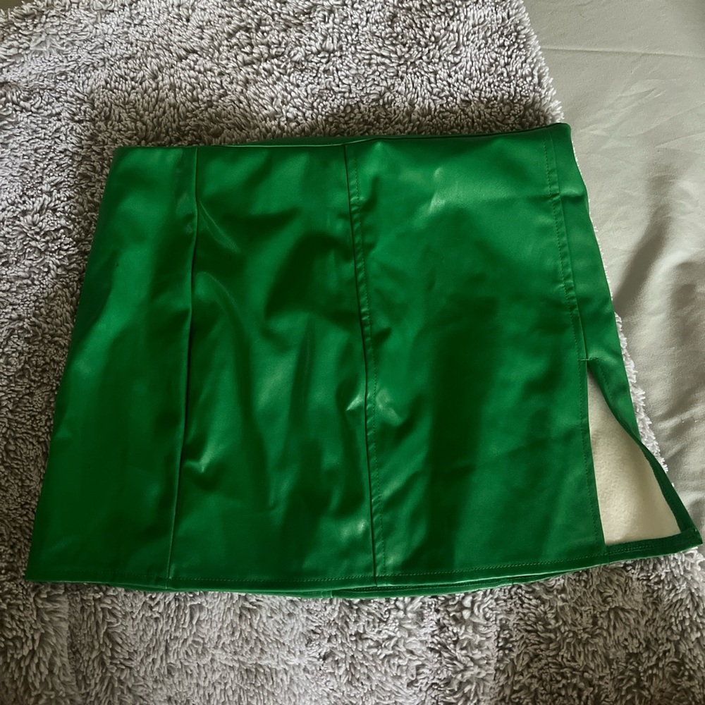 Green Pleathet Mini Skirt
